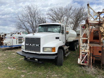 1995 Mack vacuum truck