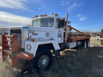 International tandem winch truck