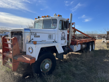 International tandem winch truck 1